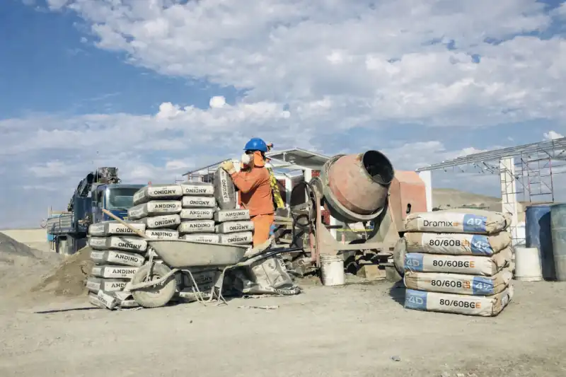 Mezcla de fibra metalica Dramix con Cemento andino con trampito