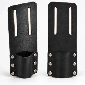 Porta llave carraca de cuero negro mostrado en vista frontal con alojamiento remachado y vista posterior plana con dos ranuras para correa